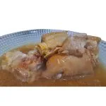 Manitas de cerdo en salsa