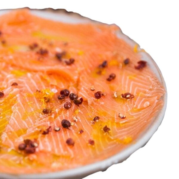 Carpaccio de Salmón Ahumado con Alcaparras